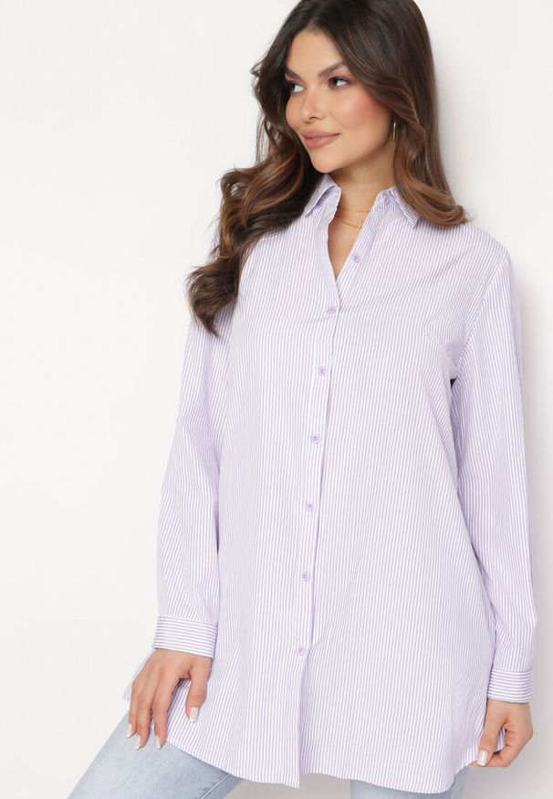 Born2be - Jasnofioletowa Koszula Klasyczna w Paski z Guzikami Anticca. Okazja: na spotkanie biznesowe, na co dzień. Kolor: fioletowy. Materiał: jeans. Wzór: paski. Styl: klasyczny