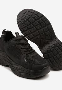 Renee - Czarne Sneakersy Vices na Platformie Ozdobione Tłoczeniem Natiselle. Okazja: na co dzień. Kolor: czarny. Materiał: jeans. Wzór: aplikacja. Obcas: na platformie