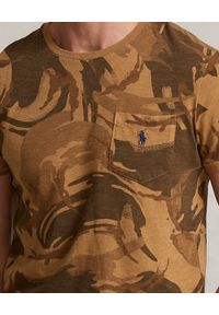 Ralph Lauren - RALPH LAUREN - Wzorzysta koszulka Custom Slim Fit. Typ kołnierza: polo. Kolor: brązowy. Materiał: bawełna. Wzór: moro. Styl: klasyczny