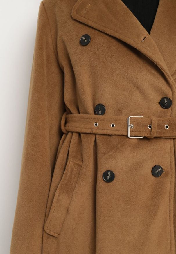 Born2be - Brązowy Długi Dwurzędowy Płaszcz z Paskiem Senoriel. Okazja: na co dzień. Kolor: brązowy. Materiał: jeans. Długość: długie. Sezon: zima, jesień. Styl: casual, elegancki