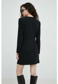 The Kooples sukienka kolor czarny mini prosta. Okazja: na co dzień. Kolor: czarny. Długość rękawa: długi rękaw. Typ sukienki: proste. Styl: casual. Długość: mini #5