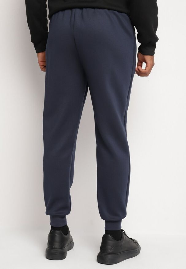 Born2be - Granatowe Spodnie Dresowe Ściągane Troczkiem Nirima. Okazja: na co dzień. Kolor: niebieski. Materiał: dresówka. Styl: casual