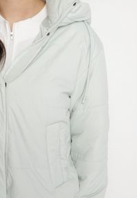 Born2be - Miętowa Pikowana Kurtka z Kapturem i Lekkim Ociepleniem Ninirila. Okazja: na spacer. Typ kołnierza: kaptur. Kolor: miętowy. Materiał: jeans. Długość: krótkie. Styl: klasyczny, elegancki #4