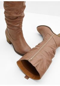bonprix - Kozaki. Kolor: brązowy. Obcas: na obcasie. Wysokość obcasa: średni #2