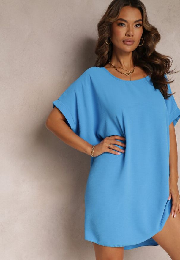 Renee - Niebieska Sukienka Mini o Fasonie Nietoperza z Okrągłym Dekoltem Maglia. Kolor: niebieski. Długość rękawa: krótki rękaw. Długość: mini