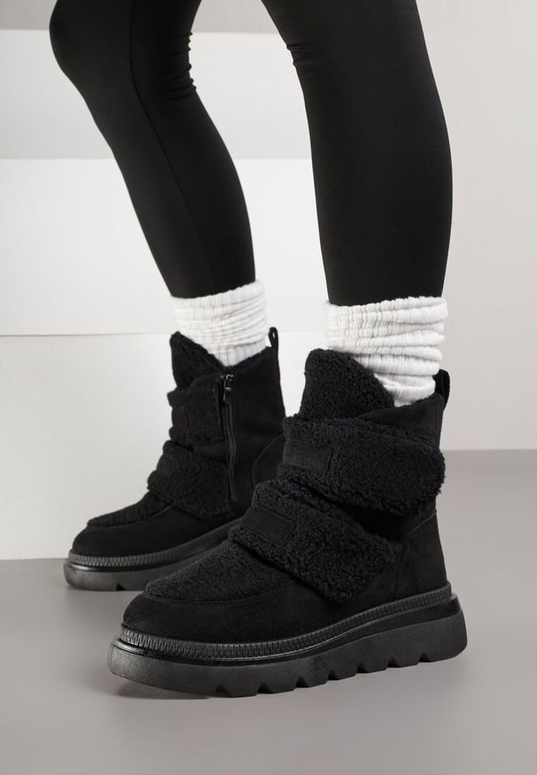 Renee - Czarne Botki Typu Śniegowce na Platformie z Dwoma Ozdobnymi Rzepami Edarlia. Okazja: na co dzień. Zapięcie: rzepy. Kolor: czarny. Materiał: jeans. Obcas: na platformie. Styl: elegancki, casual