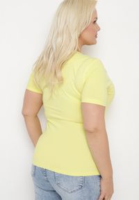 Born2be - Żółty Bawełniany T-shirt Koszulka z Krótkim Rękawem Zdobiona Nadrukiem i Cyrkoniami Corila. Okazja: na spacer, na co dzień. Kolekcja: plus size. Kolor: żółty. Materiał: bawełna. Długość rękawa: krótki rękaw. Długość: krótkie. Wzór: nadruk, aplikacja. Styl: casual, klasyczny, glamour #4