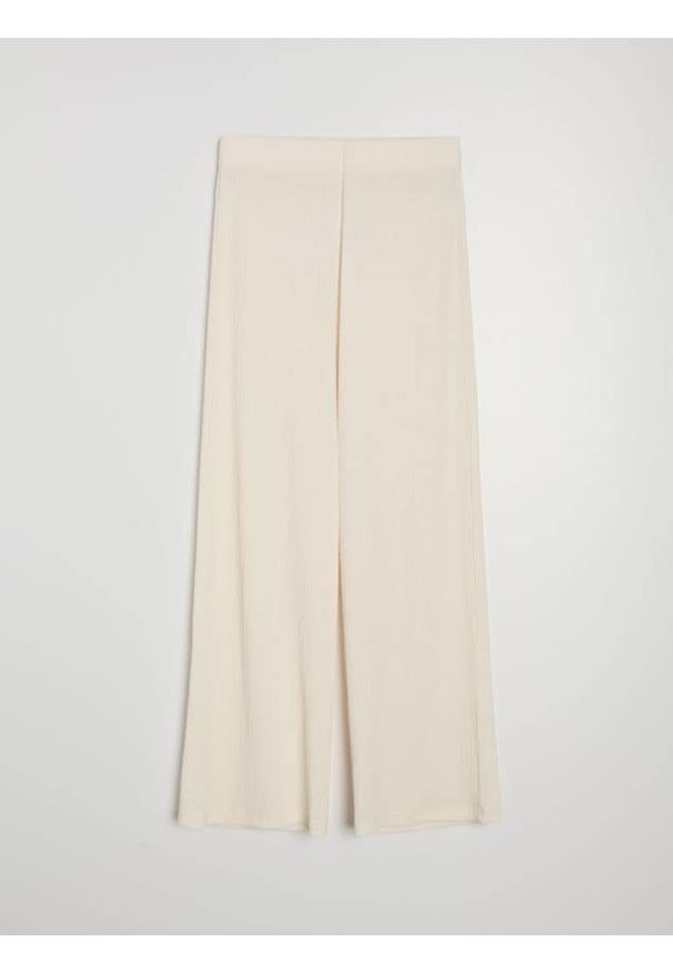 Sinsay - Strukturalne spodnie wide leg - kremowy. Kolor: kremowy