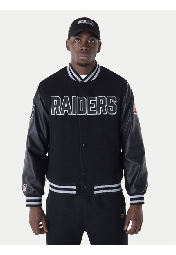 New Era Kurtka bomber New Era NFL Las Vegas Raiders Varsity 60596371 Czarny Regular Fit. Kolor: czarny. Materiał: syntetyk