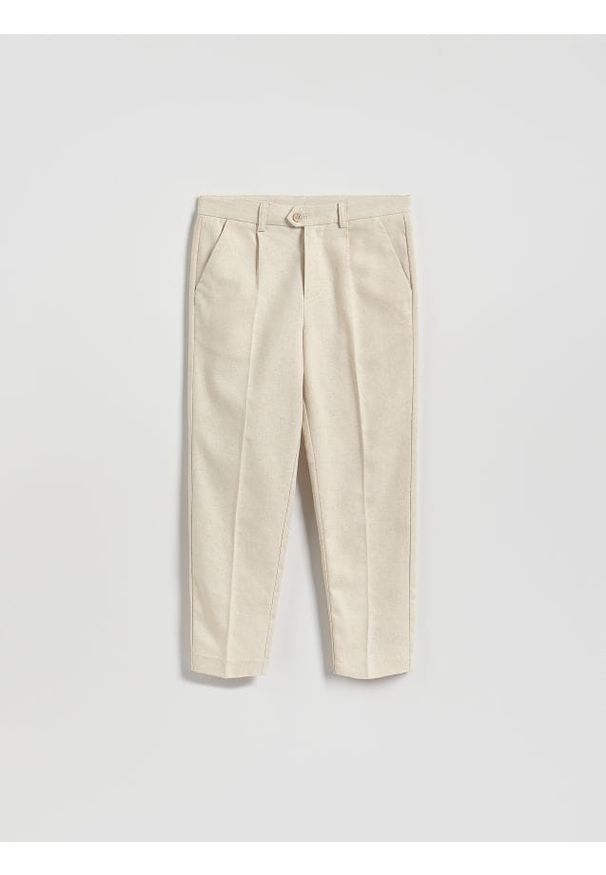 Reserved - Garniturowe spodnie z dodatkiem lnu - beżowy. Kolor: beżowy. Materiał: len