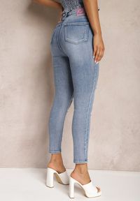 Renee - Jasnoniebieskie Casualowe Skinny Jeansy z Bawełny z Przetarciami na Nogawkach Cirea. Okazja: na co dzień. Kolor: niebieski. Styl: casual #4