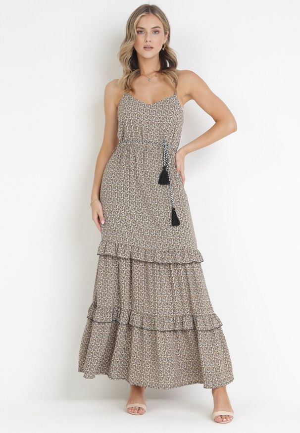 Born2be - Ciemnozielona Sukienka Darcy. Okazja: na co dzień. Typ kołnierza: kołnierz z falbankami. Kolor: zielony. Długość rękawa: na ramiączkach. Wzór: aplikacja. Sezon: lato. Styl: casual. Długość: maxi