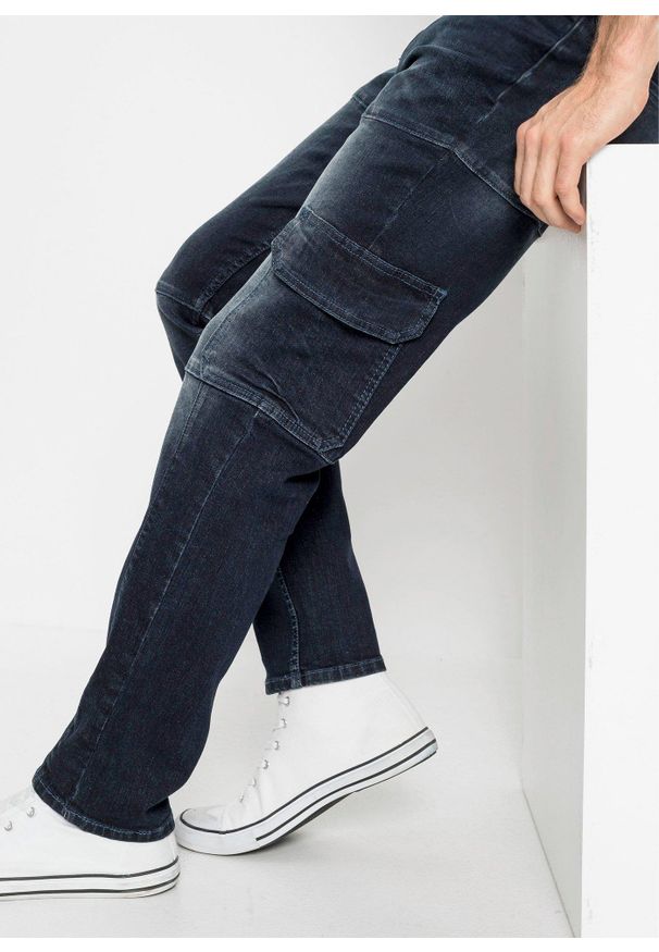 bonprix - Dżinsy bojówki ze stretchem Slim Fit Straight. Kolor: niebieski