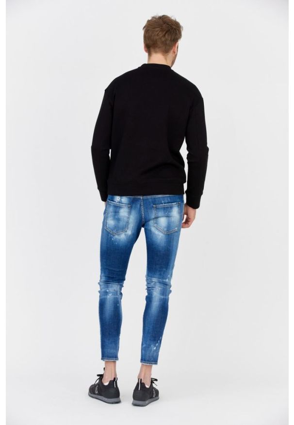 Emporio Armani - EMPORIO ARMANI Czarna bluza męska z aksamitnym logo. Kolor: czarny. Wzór: aplikacja
