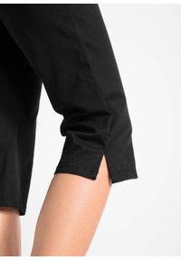 bonprix - Dżinsy Slim Fit, mid waist, cropped. Kolor: czarny. Wzór: haft #3
