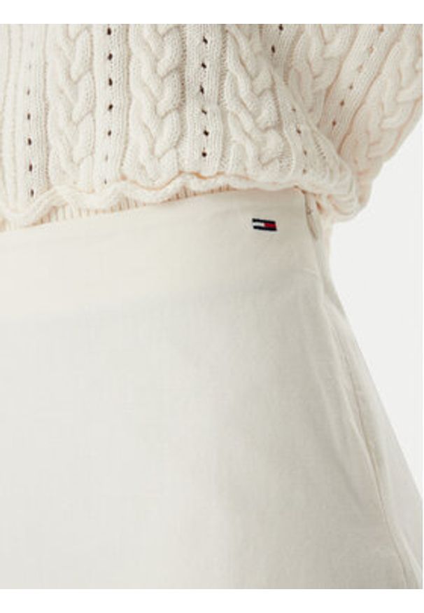 Tommy Jeans Spódnica mini DW0DW22297 Biały Regular Fit. Kolor: biały. Materiał: bawełna