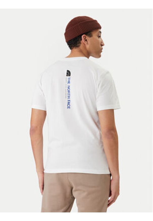 The North Face T-Shirt Vertical NF0A8GV1 Biały Regular Fit. Kolor: biały. Materiał: syntetyk