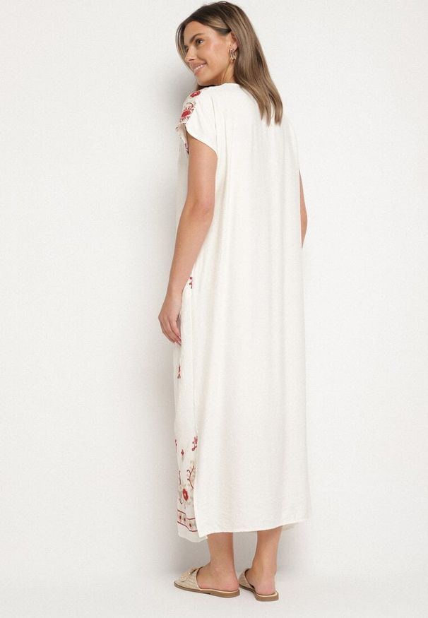 Born2be - Biało-Czerwona Wiskozowa Sukienka Pudełkowa z Ornamentnym Wzorem Melosea. Okazja: na co dzień. Kolor: biały. Materiał: wiskoza. Styl: casual, elegancki