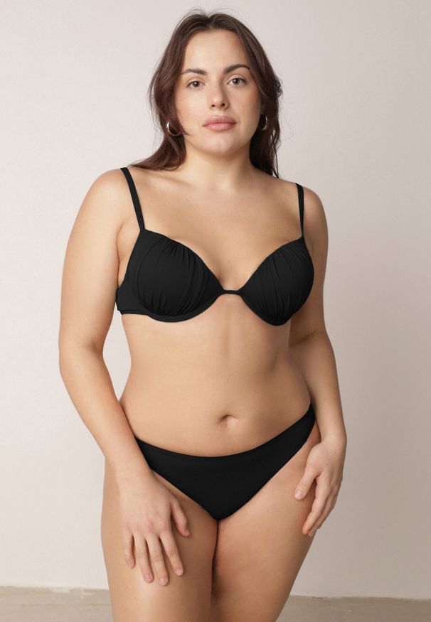Born2be - Czarne Bikini Marszczony Biustonosz i Klasyczne Majtki Figi Mhyrera. Kolekcja: plus size. Kolor: czarny