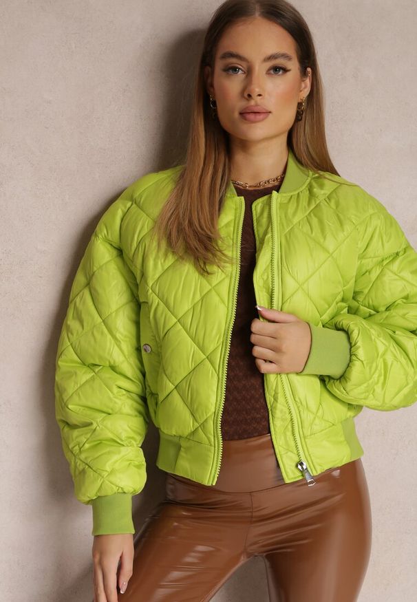 Renee - Jasnozielona Kurtka Bomberka Pikowana Yeva. Kolor: zielony. Materiał: jeans, prążkowany, skóra
