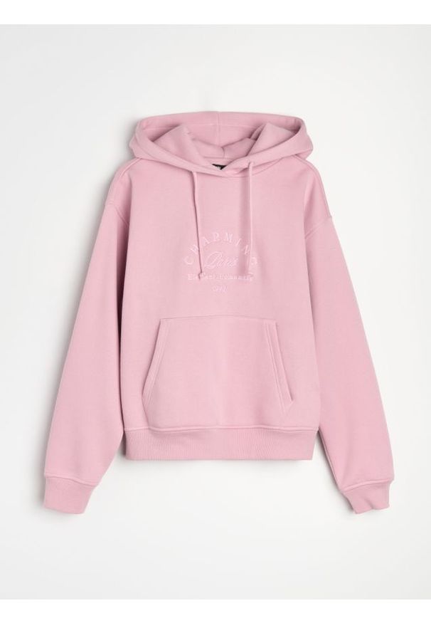 Sinsay - Dresowa bluza hoodie z kieszenią i haftowanym napisem - różowy. Kolor: różowy. Materiał: dresówka. Wzór: napisy, haft