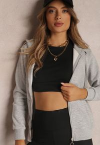 Renee - Jasnoszara Bluza z Kapturem Zapinana na Suwak Bastian. Okazja: na co dzień. Typ kołnierza: kaptur. Kolor: szary. Materiał: polar. Długość rękawa: długi rękaw. Długość: długie. Sezon: zima, jesień. Styl: casual #5