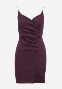 Born2be - Fioletowa Dopasowana Sukienka z Rozcięciem na Nogę Lunitena. Kolor: fioletowy. Materiał: materiał. Typ sukienki: dopasowane. Styl: klasyczny, elegancki