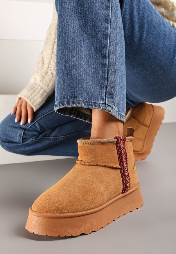 Born2be - Brązowe Krótkie Śniegowce z Ozdobną Lamówką Lotavia. Okazja: na co dzień. Kolor: brązowy. Materiał: wełna. Sezon: zima. Styl: boho, casual