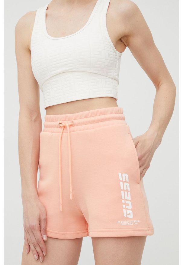 Guess szorty damskie kolor pomarańczowy z nadrukiem high waist. Stan: podwyższony. Kolor: pomarańczowy. Wzór: nadruk