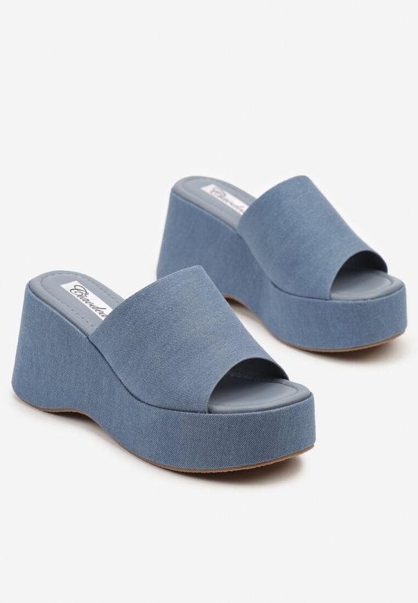 Renee - Niebieskie Klapki na Grubej Podeszwie z Koturnem Uroselenia. Okazja: na co dzień. Kolor: niebieski. Obcas: na koturnie. Styl: elegancki, casual