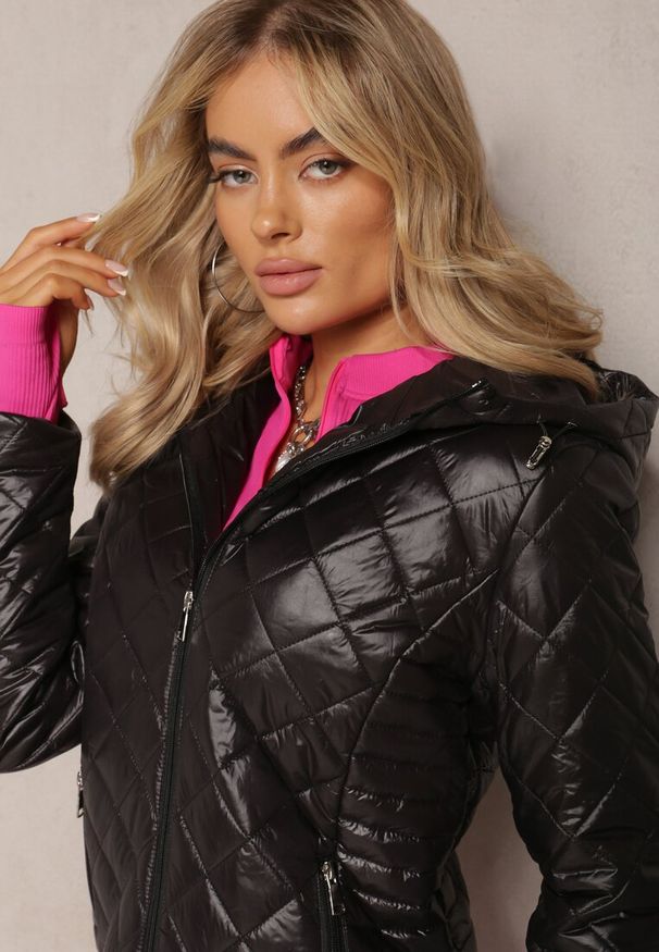 Renee - Czarna Kurtka Pikowana Baseros. Okazja: na co dzień. Kolor: czarny. Materiał: poliester. Długość: krótkie. Wzór: geometria. Styl: casual, elegancki
