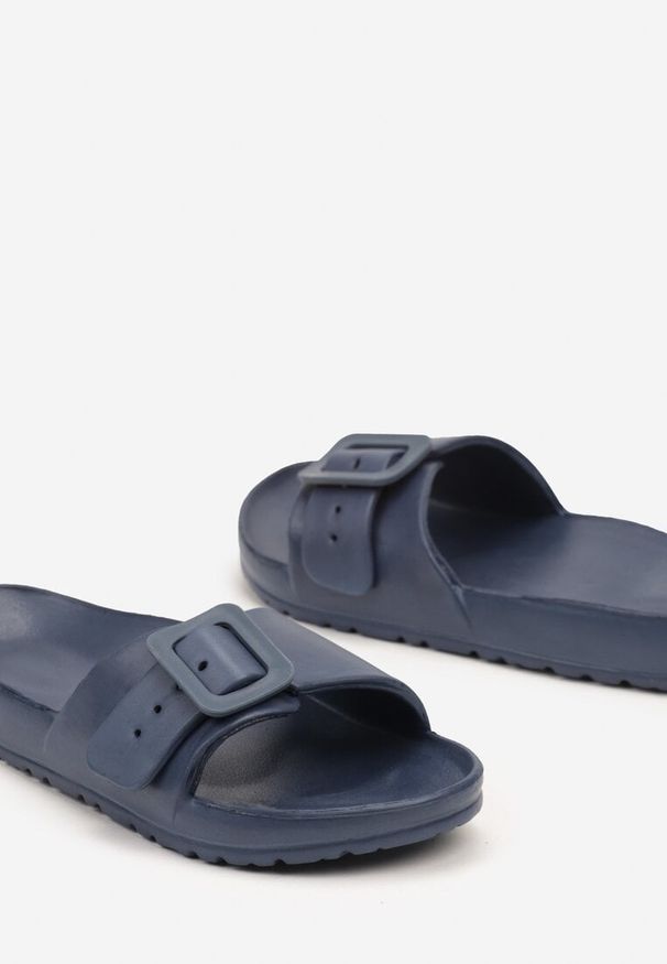 Born2be - Granatowe Płaskie Piankowe Klapki z Klamerką Nelithia. Nosek buta: otwarty. Kolor: niebieski. Materiał: guma. Obcas: na obcasie. Styl: klasyczny. Wysokość obcasa: niski