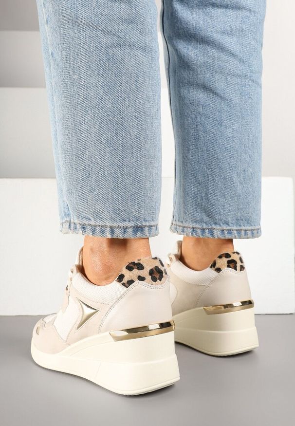 Born2be - Beżowe Sneakersy na Koturnie z Ozdobnymi Wstawkami Cedera. Okazja: na co dzień. Kolor: beżowy. Materiał: jeans. Sezon: lato, wiosna. Obcas: na koturnie