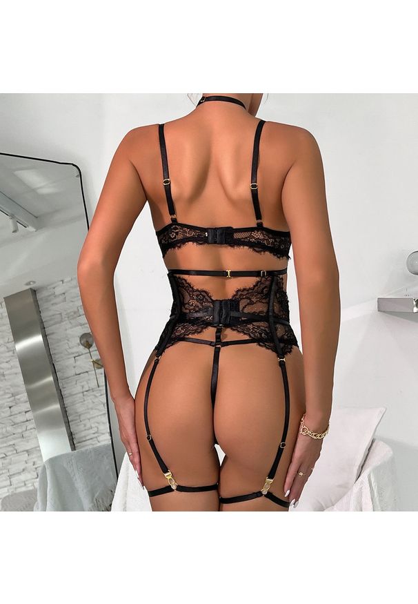 Intica - Komplet bielizny koronkowej z ozdobą na szyję na romantyczne wieczory Nunuta. Kolor: czarny. Materiał: koronka. Wzór: aplikacja