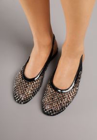 Renee - Czarne Sandały Lakierowane Ozdobione Cyrkoniami Yesmenor. Kolor: czarny. Materiał: lakier. Wzór: aplikacja #8