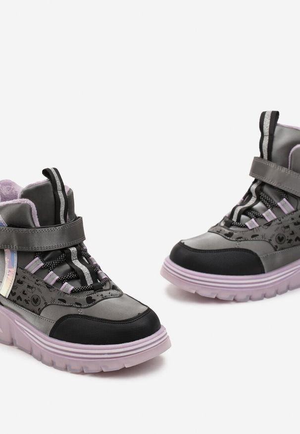 Born2be - Srebrne Ocieplane Śniegowce na Rzep Nirelia. Zapięcie: rzepy. Kolor: srebrny