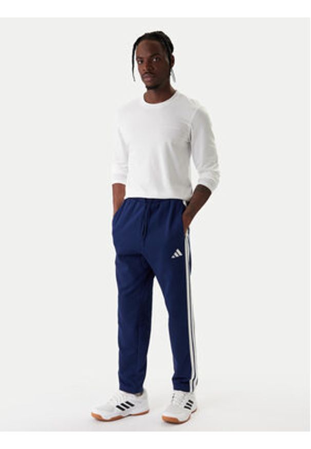 Adidas - adidas Spodnie dresowe Essentials 3-Stripes JE6334 Granatowy Regular Fit. Kolor: niebieski. Materiał: bawełna