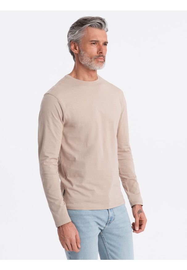 Ombre Clothing - Męski longsleeve BASIC z okrągłym dekoltem - beżowy V8 - Rozmiar: L. Kolor: beżowy. Materiał: materiał, bawełna. Długość rękawa: długi rękaw. Wzór: gładki, jednolity. Styl: klasyczny