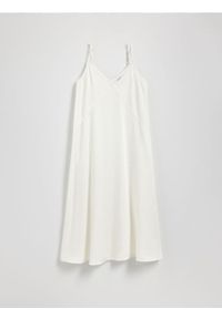 Reserved - Jeansowa sukienka maxi - biały. Kolor: biały. Materiał: jeans. Długość: maxi