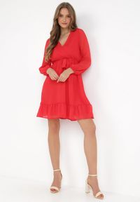 Born2be - Czerwona Sukienka Pronestra. Kolor: czerwony. Materiał: materiał, tkanina. Wzór: gładki. Typ sukienki: kopertowe. Styl: elegancki. Długość: mini #2