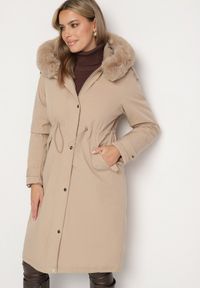 Born2be - Beżowa Kurtka Parka Długa ze Ściągaczami i Futerkiem Odpinanym Delanira. Okazja: na co dzień. Kolor: beżowy. Materiał: futro. Długość rękawa: długi rękaw. Długość: długie. Styl: klasyczny, casual, elegancki #3