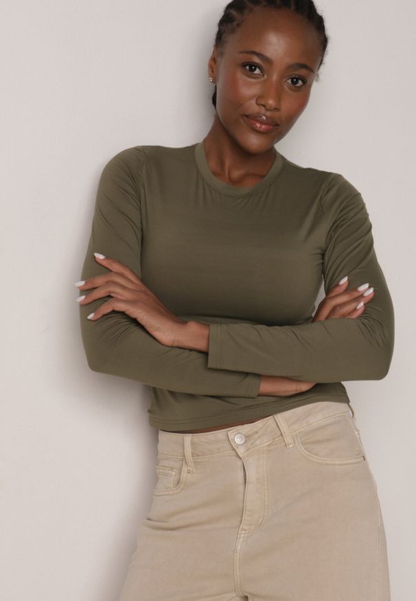 Born2be - Ciemnobeżowa Gładka Bluzka z Długim Rękawem z Bawełną Moaneta. Okazja: na co dzień. Kolor: beżowy. Materiał: bawełna. Długość rękawa: długi rękaw. Długość: długie. Wzór: gładki. Styl: casual, elegancki, klasyczny