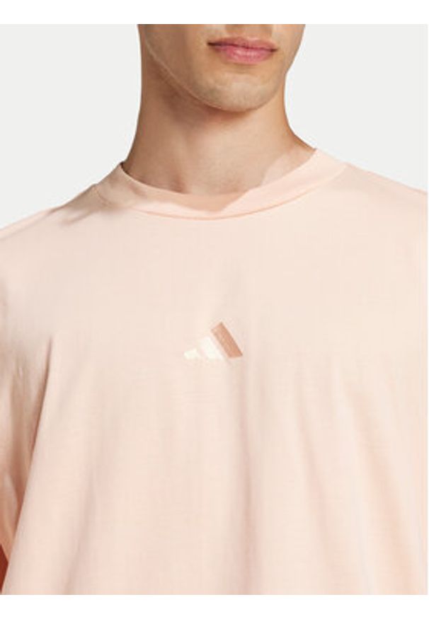 Adidas - adidas T-Shirt Zwide Graphic JD5828 Koralowy Loose Fit. Kolor: pomarańczowy. Materiał: bawełna