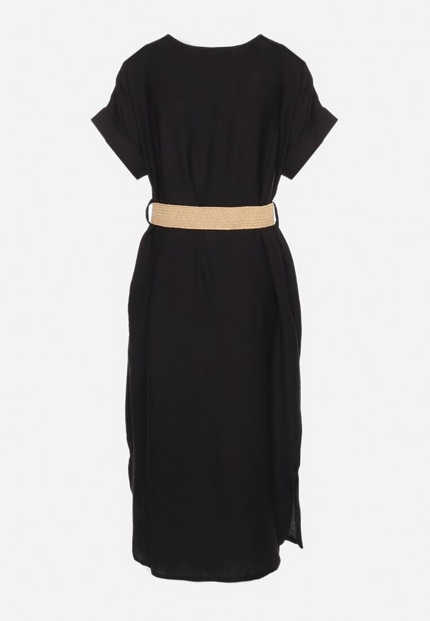 Born2be - Czarna Wiskozowa Sukienka z Paskiem Ozdobionym Plecionką i Klamrą Mlevena. Typ kołnierza: dekolt w kształcie V. Kolekcja: plus size. Kolor: czarny. Materiał: wiskoza. Długość rękawa: krótki rękaw. Wzór: aplikacja. Typ sukienki: dla puszystych. Styl: elegancki