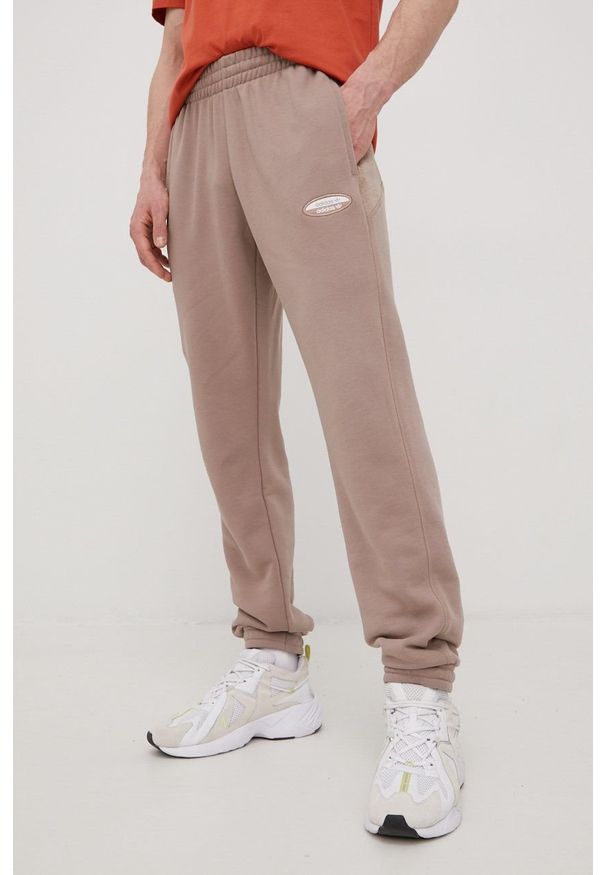 adidas Originals spodnie dresowe bawełniane HC9461 męskie kolor beżowy gładkie. Kolor: beżowy. Materiał: bawełna, dresówka. Wzór: gładki