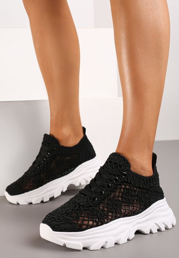 Born2be - Czarne Sneakersy na Grubej Podeszwie z Ażurową Cholewką Timannie. Kolor: czarny. Materiał: jeans. Szerokość cholewki: normalna. Wzór: ażurowy