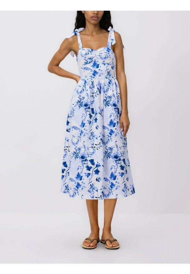 Reserved - Sukienka midi w kwiaty - jasnoniebieski. Kolor: niebieski. Materiał: tkanina. Wzór: kwiaty. Długość: midi