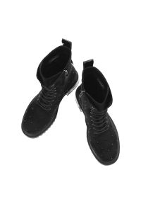 Czarne Botki S.Barski Stylowe Obuwie Damskie. Zapięcie: sznurówki. Kolor: czarny. Materiał: materiał. Sezon: jesień, zima. Obcas: na obcasie. Styl: elegancki. Wysokość obcasa: średni #3