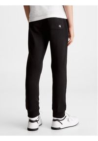 Calvin Klein Jeans Spodnie dresowe Logo IU0IU00604 Czarny Regular Fit. Kolor: czarny. Materiał: bawełna #6