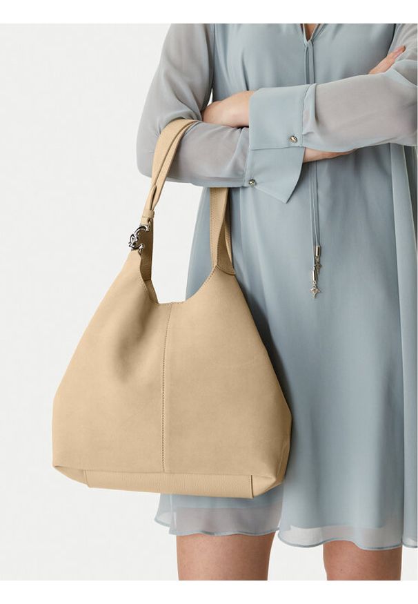 Coccinelle Torebka The Coccinelle C-Easy E1 THE 11 02 01 Beżowy. Kolor: beżowy. Materiał: zamszowe, skórzane